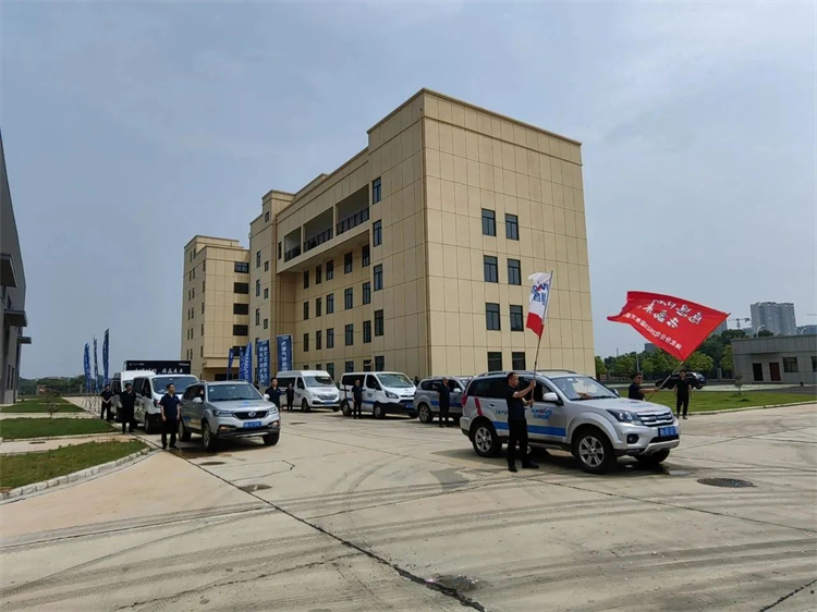 热情似火，服务加码！山河智能基础装备服务万里行为您保驾护航