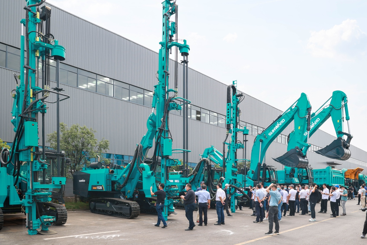 山河智能获评“2023 ESG犇牛奖·新秀企业”