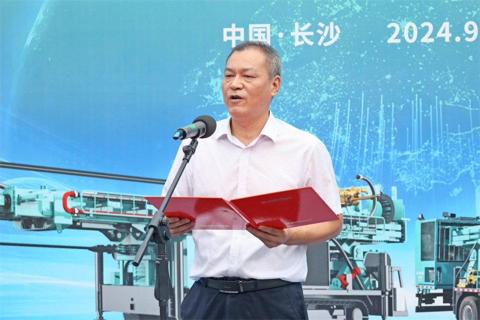 引领绿色科技新篇章！山河智能新能源钻机成功交付