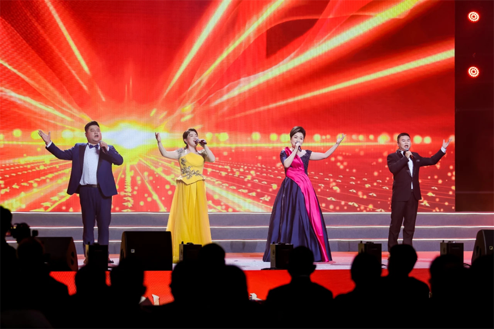 创新引领价值 理想成就未来——庆祝山河智能成立25周年表彰大会暨文艺晚会隆重举行