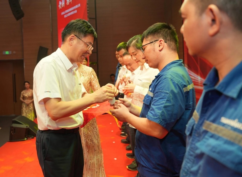 聚力前行！庆祝山河智能成立26周年表彰大会隆重召开