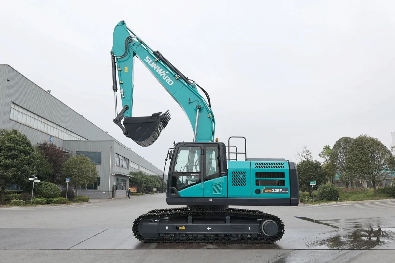 “双子星”闪耀！山河智能两款履带式液压挖掘机成功下线